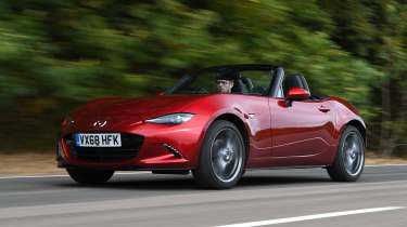 Used car hunter: sporty convertibles - Mazda MX-5, front tracking 
