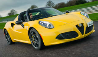 Alfa Romeo 4C Spider - front