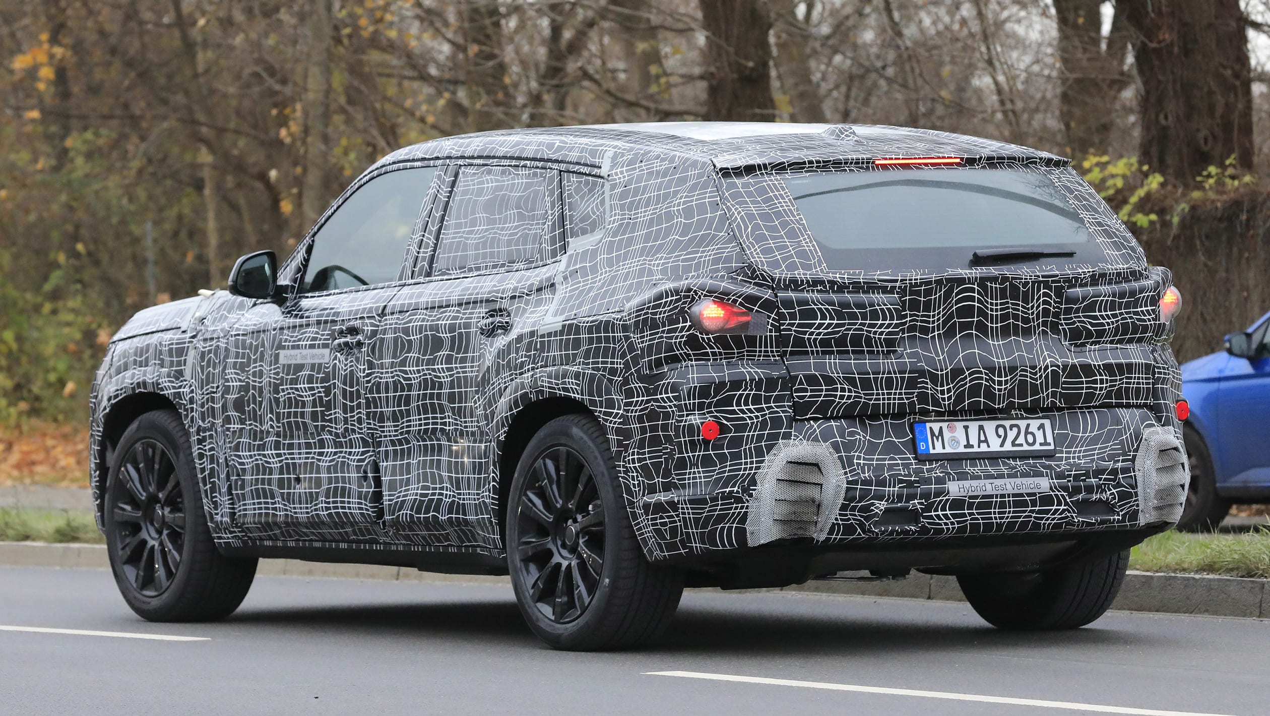 BMW%20X8%20SUV%20spyshots-6.jpg