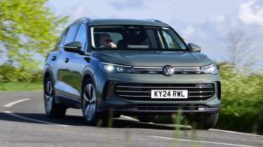 Volkswagen Tiguan - front cornering