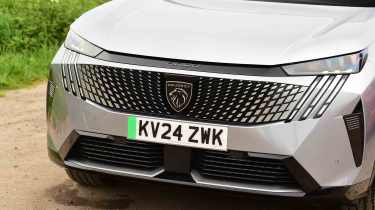 Peugeot E-3008 - grille
