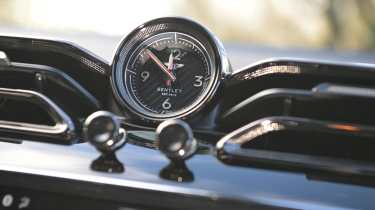 Bentley Bentayga Speed - clock