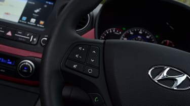 Hyundai i10 facelift 2017 - steering wheel