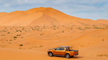 Nissan NP300 Navara pick-up dune - sand driving 7