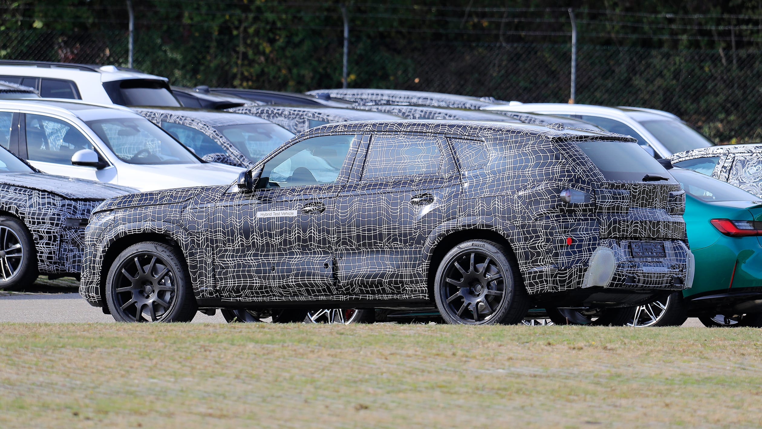 BMW%20X8%20-6.jpg