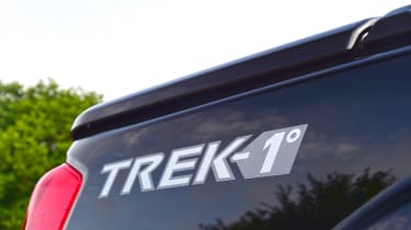 Nissan Navara Trek-1° 2017 badge