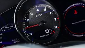 Porsche Cayenne Coupe GTS - dials