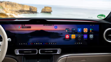 Mercedes GLC 400 - screen