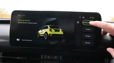 Abarth 600e Scorpionissima - screen