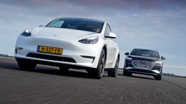 Tesla Model Y vs Audi Q4 e-tron - tracking