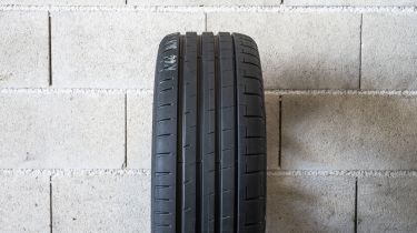 Auto Express Tyre Test 2025 - Pirelli P Zero