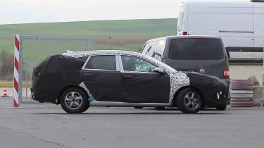 Hyundai i30 estate spy shots
