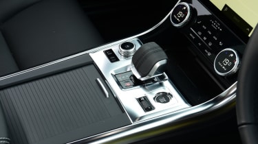 Jaguar XF Sportbrake - gear selector