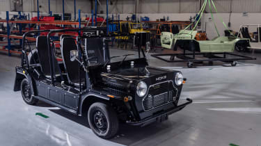 MINI Moke electric - garage