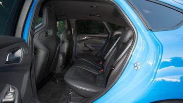Ford Focus RS Mountune - rear seats