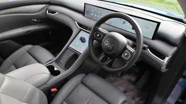 MG IM6 - interior overview