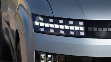 Hyundai Ioniq 9 - headlight