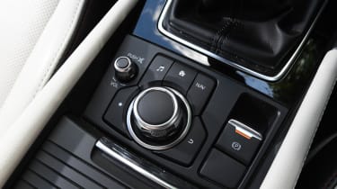 Mazda 3 Fastback - buttons
