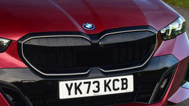 BMW 530e M Sport Pro - kidney grilles