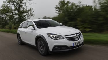 Vauxhall Insignia Country Tourer front action
