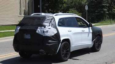 Jeep Cherokee 2018 facelift spy shots 10