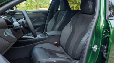 Peugeot 308 - front seats