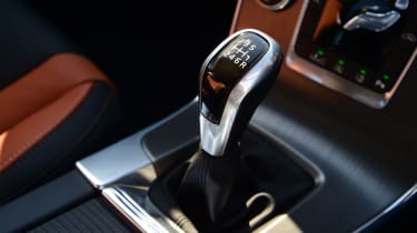 Volvo S60 Cross Country 2015 - gear lever
