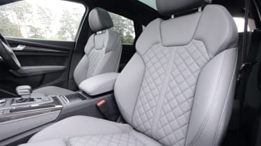 Audi SQ5 - front seats