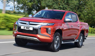 Mitsubishi L200 - front tracking