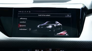 Used Audi e-tron GT - screen