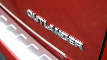 Mitsubishi Outlander - badge