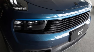 Lynk &amp; Co 01 - grille
