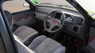 MG Metro Turbo interior