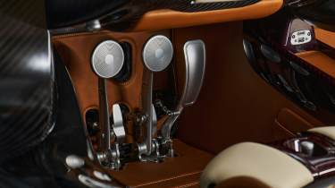 Pagani Utopia Roadster - three pedals