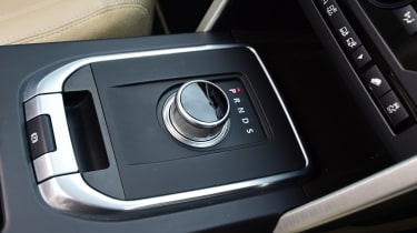 Land Rover Discovery Sport - gear selector
