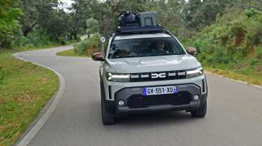 Dacia Duster - front action