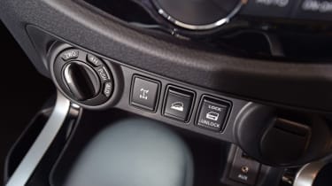 Nissan Navara Trek-1° 2017 controls