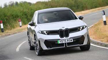 BMW iX3 2026 - front cornering