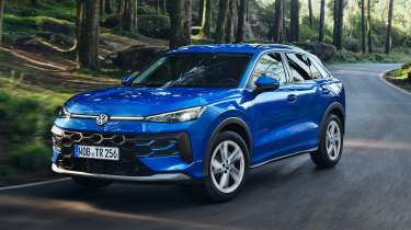 Volkswagen T-Roc 2026 - front cornering blue