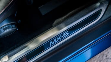 Mazda MX-5 RF Sport Black - footwell