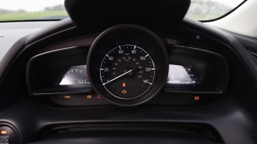 Mazda CX-3 - dials