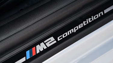 BMW M2 Competition - sill