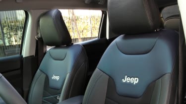 Jeep Compass e-Hybrid - seats
