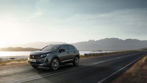 Peugeot%203008%202020%20facelift%20official%20pics-2.jpg