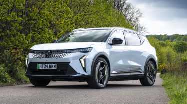 Renault Scenic E-Tech - front static 