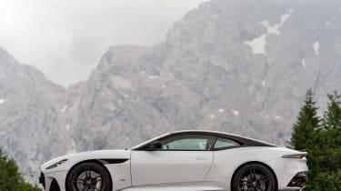 Aston Martin DBS Superleggera - profile