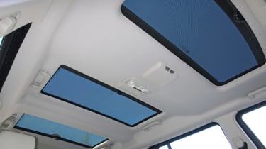 Land Rover Discovery 2014 roof