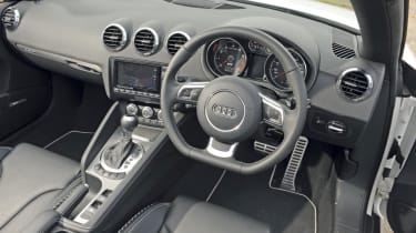 Audi TT 2.0 TFSI interior