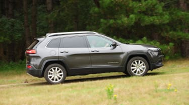 Jeep Renegade vs Nissan Qashqai vs Mazda CX-5 road test 