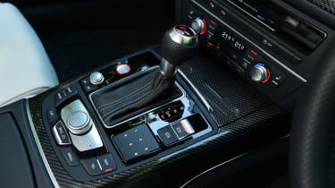 Audi RS6 Avant Performance 2016 - centre console